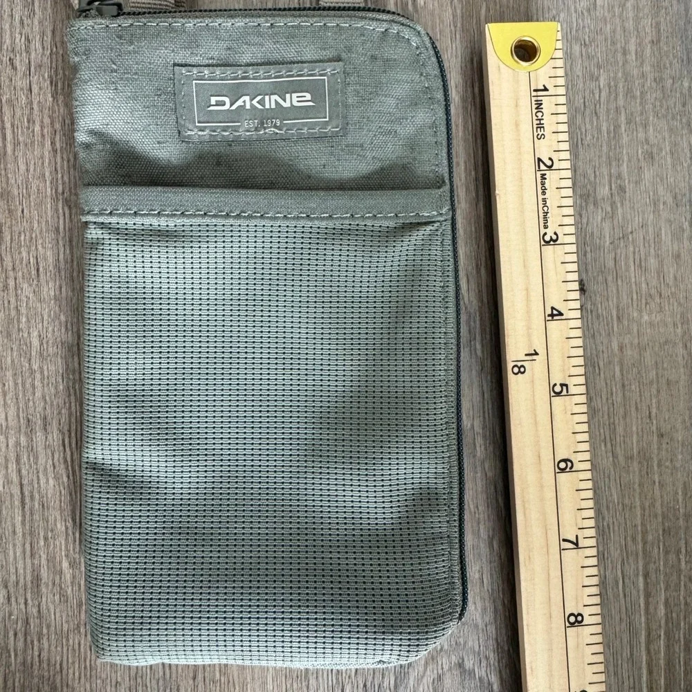 Dakine Sage Green Canvas Travel Neck Hall Pass Zip Around Wallet Crossbody